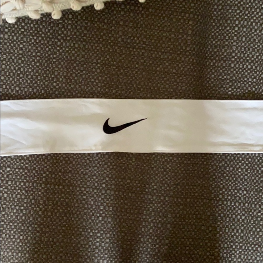 Nike Headband Size: OneSize Color: White/Black